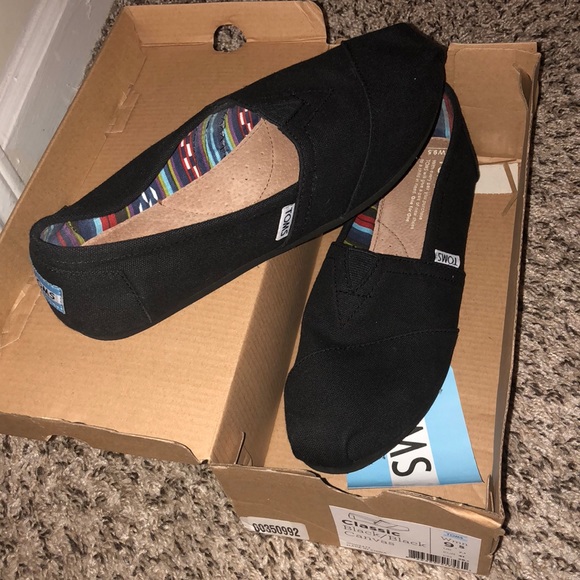 Toms Shoes - Black Toms